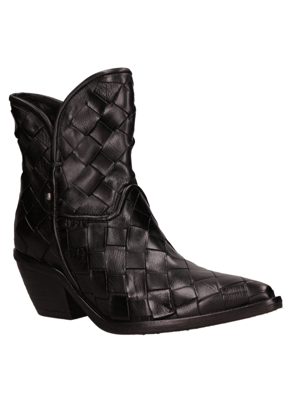 Elegante botín negro de cuero, diseño urbano con estabilidad y confort para diversas ocasiones.