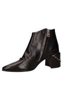 Botín de cuero negro de mujer con taco bloque y punta puntiaguda, ideal para un look casual y sofisticado.