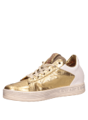 Zapatilla casual de cuero oro para mujer con acabado metalizado y suela plana.