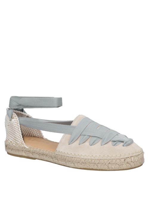 Alpargata beige de cuero para mujer, ideal para combinar con jeans o vestido.