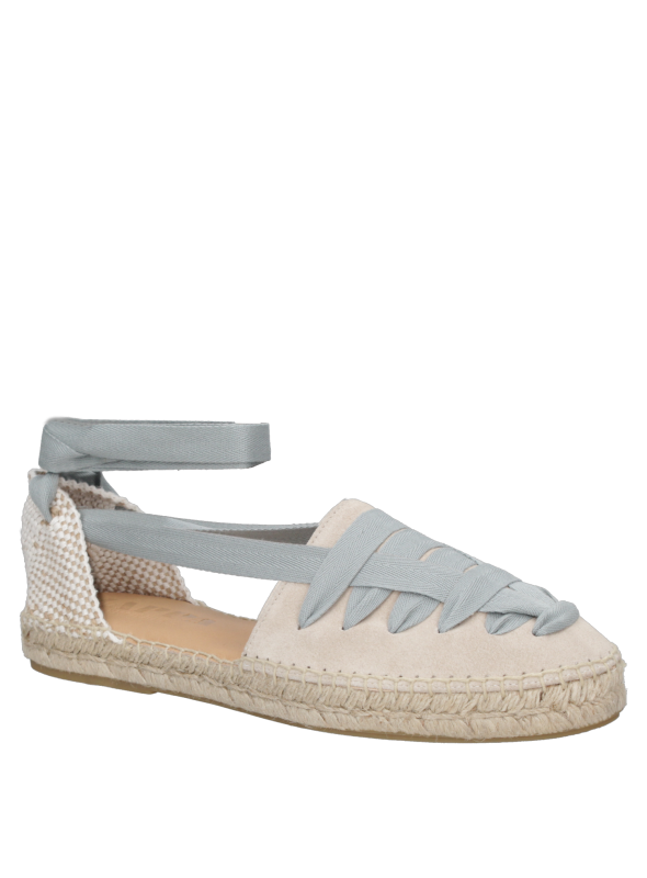 Alpargata beige de cuero para mujer, ideal para combinar con jeans o vestido.