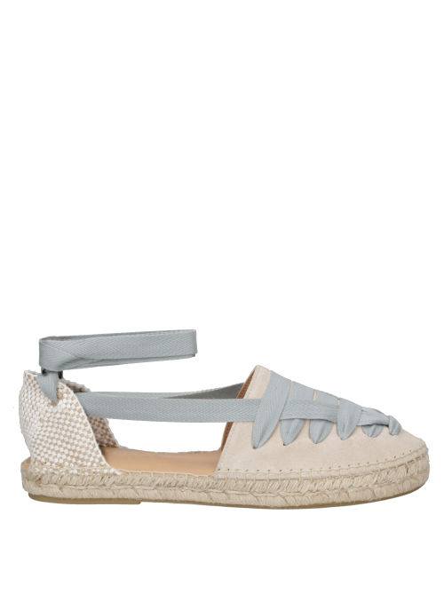 Alpargata beige de cuero para mujer, ideal para combinar con jeans o vestido.