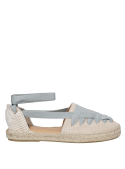 Silueta limpia y liviana de alpargata beige de cuero para mujer.