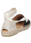 Calzado casual negro de cuero para mujer, con forro de microfibra y cuña de 2 cm.