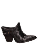 zapato femenino de cuero negro, versátil para combinar con falda lápiz o jeans rectos