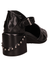 Calzado de salón negro femenino en cuero, con acabado suave y líneas limpias para un look versátil.