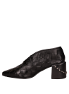 Elegante zapato de cuero negro con taco de 6,5 cm, perfecto para oficina o salidas nocturnas.