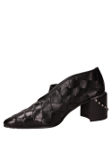 Zapato de salón negro de cuero para mujer con taco bloque y punta puntiaguda, ideal para ocasiones casuales.