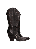 Moderna bota de cuero negro para mujer, adecuada para combinar con jeans o vestidos midi satinados.