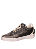Zapatilla negra de cuero para mujer con punta redonda y taco plano, ideal para uso cotidiano.