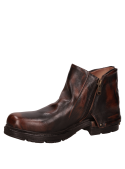 Botín de cuero café para mujer con punta redonda y taco bloque, ideal para un look casual y versátil.