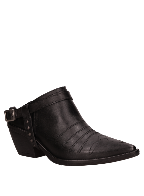 Mule vaquero de cuero negro, diseño elegante para mujer, perfecto para un look contemporáneo.