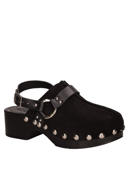 Zapato de cuero negro para mujer, combina con jeans o falda midi para un look urbano.