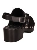 Zapato femenino de cuero negro, diseño versátil con terminaciones limpias y sensación ligera.