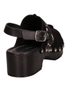 Zapato femenino de cuero negro, diseño versátil con terminaciones limpias y sensación ligera.