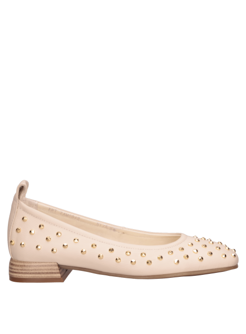 Ballerina beige con silueta estilizada y taco de 5 cm, perfecta para un look pulido.