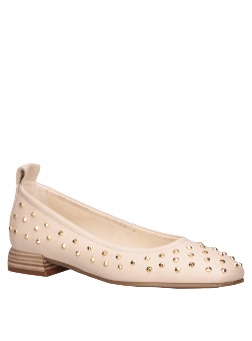 Ballerina beige con silueta estilizada y taco de 5 cm, perfecta para un look pulido.