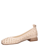 Ballerina de cuero beige con punta redonda y taco bloque de 5 cm para mujer.