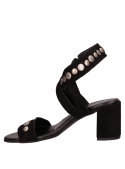 Calzado casual de cuero negro con taco de 8 cm y forro en PU para mayor comodidad.