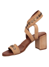 Sandalia beige de cuero con taco bloque, punta abierta y forro PU, ideal para mujer en estilo casual.