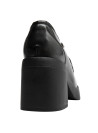 mocasín de cuero gris con taco bloque de 6 cm, diseño moderno para mujer.