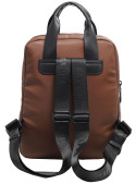 Mochila Zappa camel, estilo casual para mujer, ideal para llevar tus esenciales.