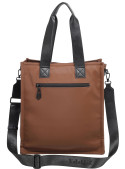 Tote bag camel con detalles metálicos, funcional y estilosa, ideal para el día a día femenino.