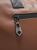 Bolso tote camel para mujer, estilo casual, ideal para actividades laborales o académicas.