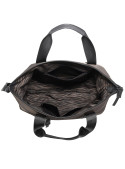 Mochila tote elegante en color café, ideal para organizar lo esencial.