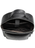 Mochila casual negra para mujer, con correas ajustables, ideal para el uso diario.