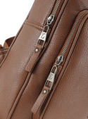 Mocha mochila casual camel para mujer, ideal para trabajo y estudio, diseño en PU graneado.