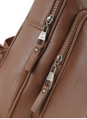 Mocha mochila casual camel para mujer, ideal para trabajo y estudio, diseño en PU graneado.