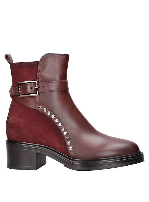 Calzado de cuero burdeos para mujer, estilo casual, recomendado para actividades urbanas y nocturnas.