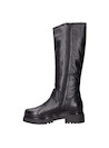 Bota negra de cuero para mujer, estilo urbano, ideal para combinar con jeans ajustados.