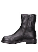 Calzado negro de mujer, taco de 3 cm, estilo urbano para combinar con jeans o vestidos.