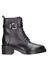 Botines de cuero negro para mujer, recomendados para combinar con jeans ajustados.