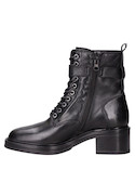 Calzado de mujer en negro, botines de estilo vanguardista para un impacto visual.