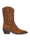Botas de cuero para mujer en color camel, estilo audaz, perfectas para combinar con vestidos.