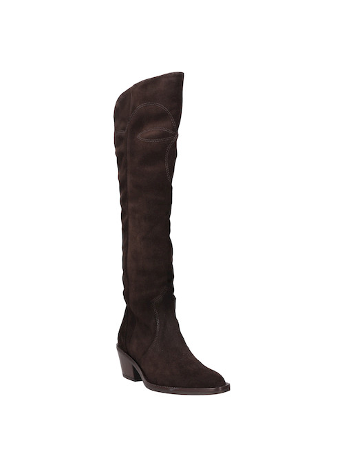 Botas altas de cuero marrón, estilo moderno, recomendadas para salidas informales.