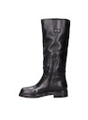 Botas de cuero negras para mujer, estilo casual, ideales para looks urbanos y desenfadados.