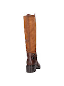 Bota alta marrón de mujer, diseño casual, perfecta para combinar con vestidos oversized o jeans.