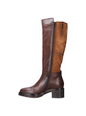 Bota de cuero marrón para mujer, estilo casual, ideal para looks urbanos y actividades diarias.