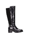 Bota negra de mujer con taco bloque, recomendada para combinar con vestidos midi o jeans de corte recto.
