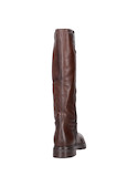 Bota alta casual marrón de mujer, acabado brillante, perfecta para combinar con jeans ajustados.