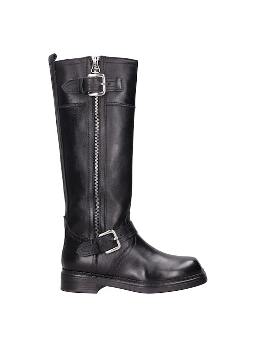 Bota de cuero negro con textura impactante, diseñada para quienes buscan un estilo disruptivo y moderno.