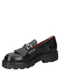 1Mocasín de cuero negro para mujer, estilo urbano, con detalles metálicos y taco bloque de 4 cm.