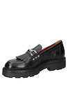 1Mocasín de cuero negro para mujer, estilo urbano, con detalles metálicos y taco bloque de 4 cm.