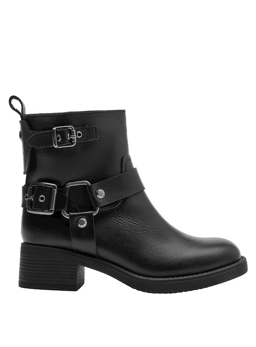 Botín negro con diseño moderno, ideal para un impacto visual en cualquier outfit.