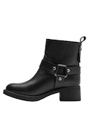 Botín negro con punta cuadrada, ideal para un look vanguardista y cómodo.