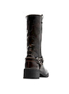 Bota urbana de cuero moreno ideal para outfits modernos.